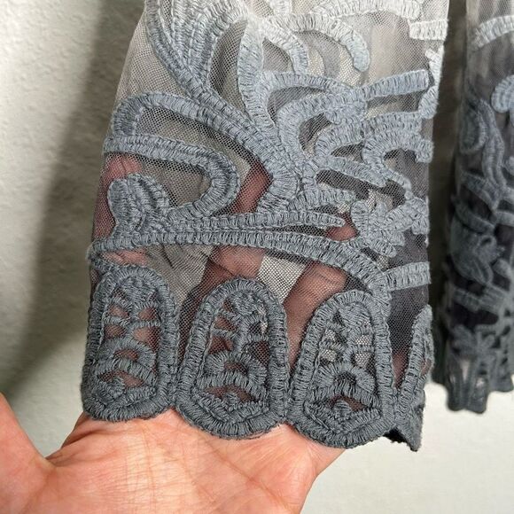 Meadow Rue Women’s White Gray Lace Ombré Pullover Top Size S - Picture 5 of 13